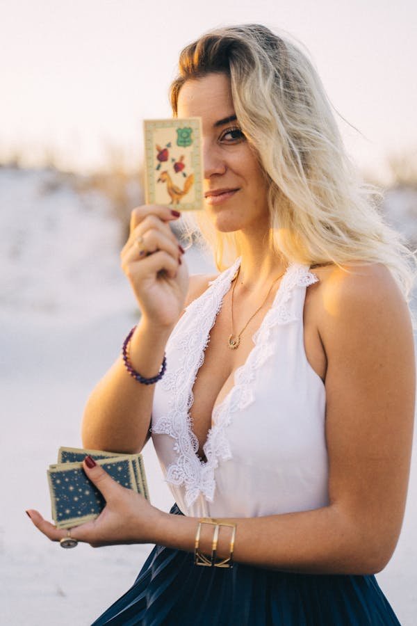 Elena Moreau - Voyant Tarot